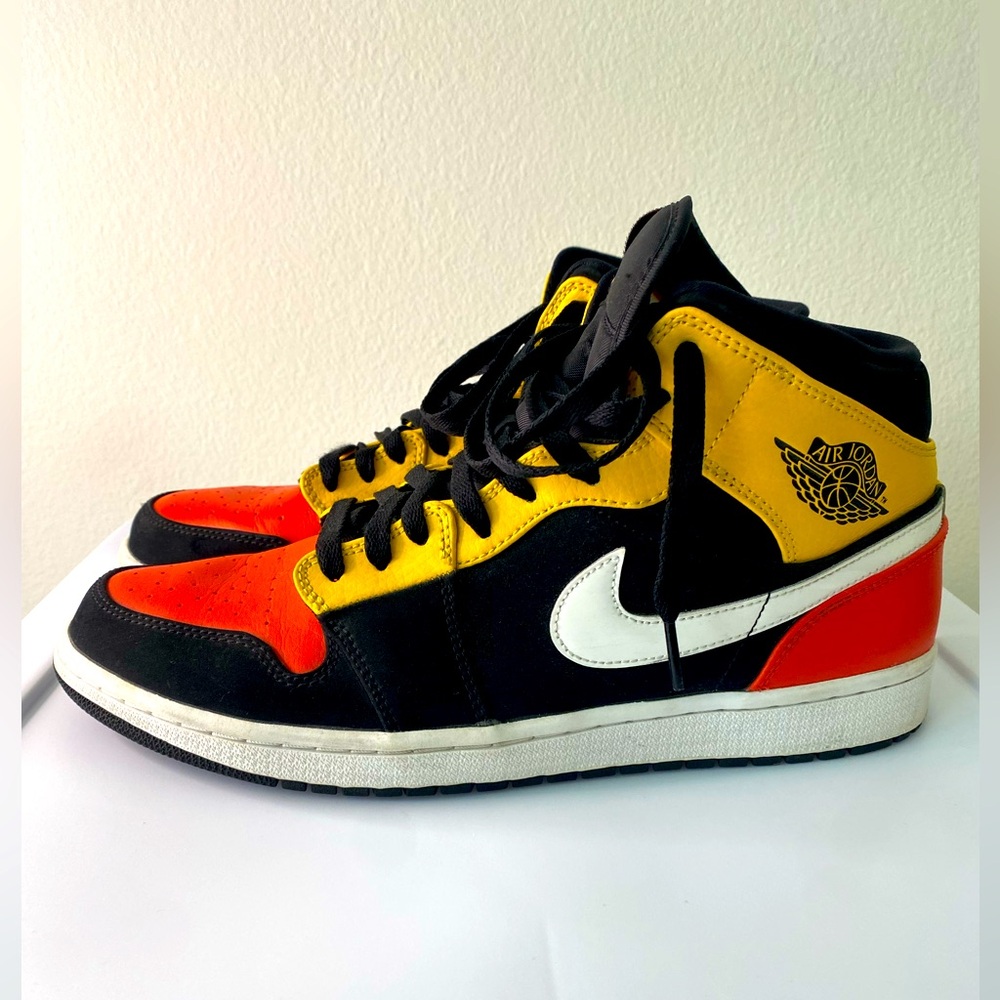 Jordan 1 Mids. Black Amarillo Orange Size 11. EUC